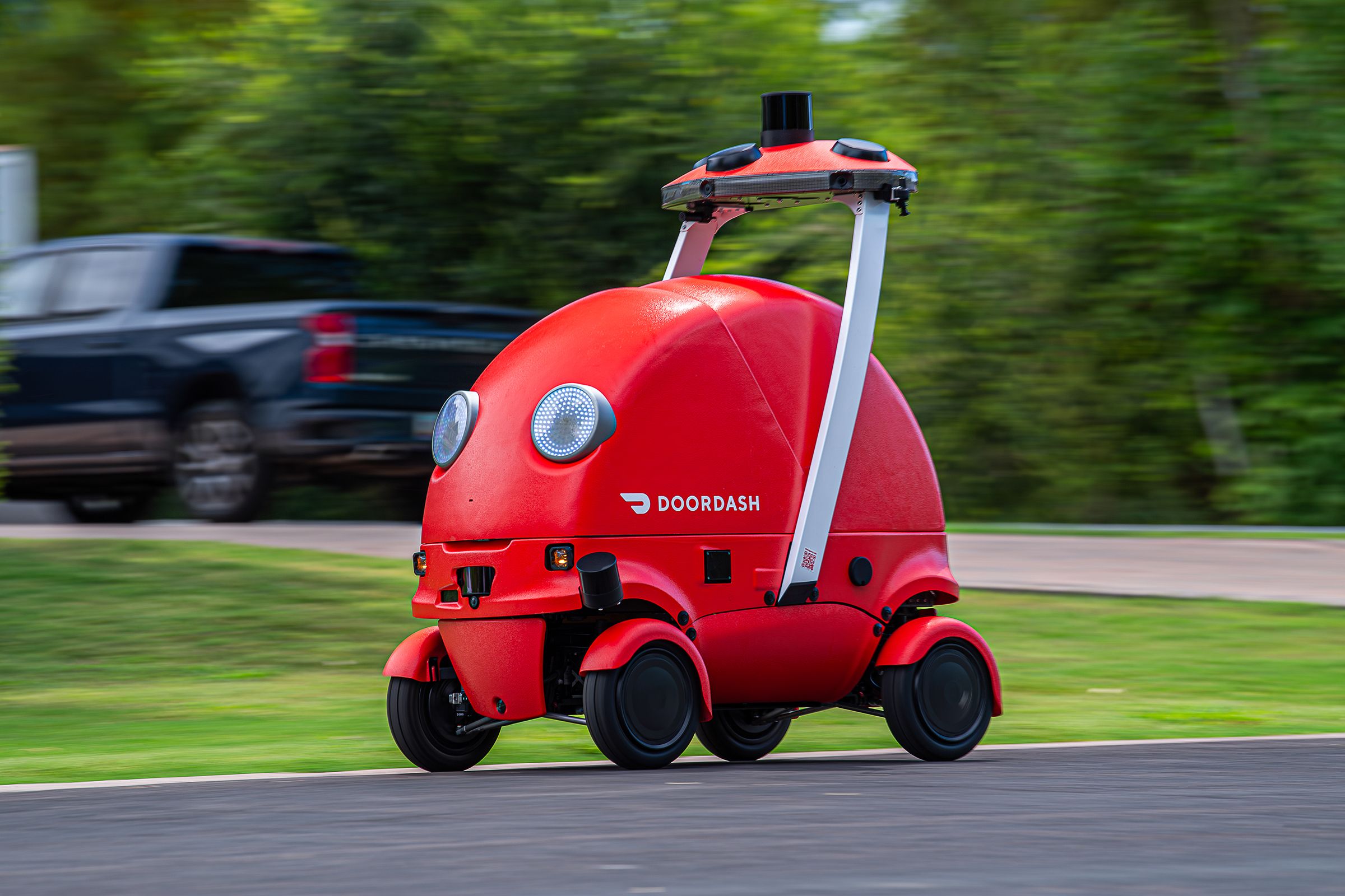 El nuevo Robot de entrega de DoorDash rueda hacia el gran, mundo cruel